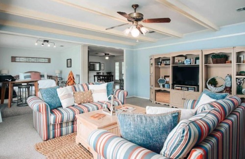 Hattiesburg Other | Historic FarmHouse with Goats & Glass Blowing