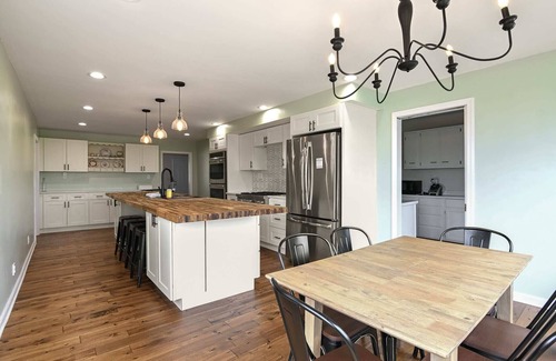 Union House | Historic Farmhouse with Pool - Sleeps 10!