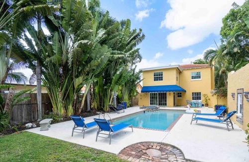 Old Northwood House | Historic Florida 4 bedroom home with pool, parking