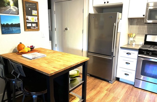Folsom Cottage | Historic Folsom! Book your stay now!
