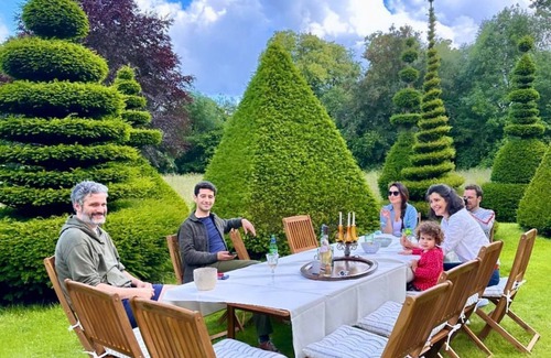 Pointon House | Historic Georgian Estate with Breathtaking Topiary Garden – Pet Friendly
