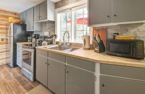 Gerton House | Historic Glenna Cabin