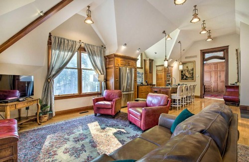 Manhattan House | Historic Guest House on Castle Kimble Estate!