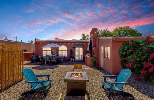 Sam Hughes House | Historic Guesthouse 2 Blocks from the UofA, Low Summer Rates!