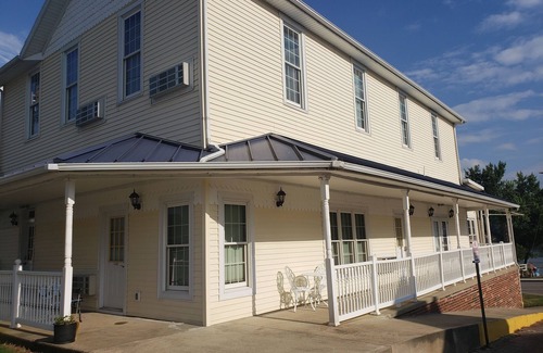 Bartlett House | Historic Hardware Inn with River Views: Suite 103