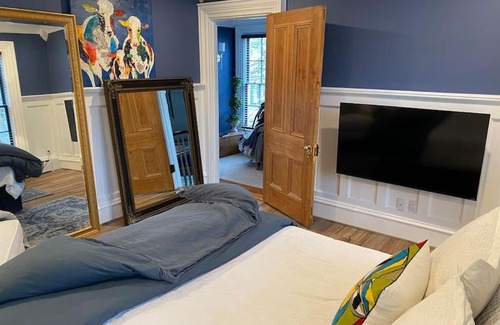 Church Hill Apartment | Historic Haven in Church Hill