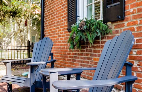 St. Charles Cottage | Historic headquarters of city founder! Gated parking!