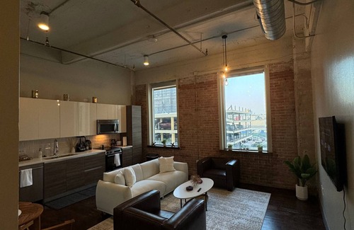 McLean Apartment | Historic Heart of Dallas ll Pool View