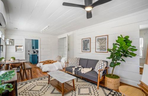 Greater Heights Apartment | Historic Heights Artist Bungalow #1