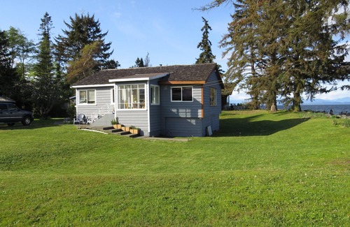 Campbell River House | Historic Heritage Beach House with Awesome Views!