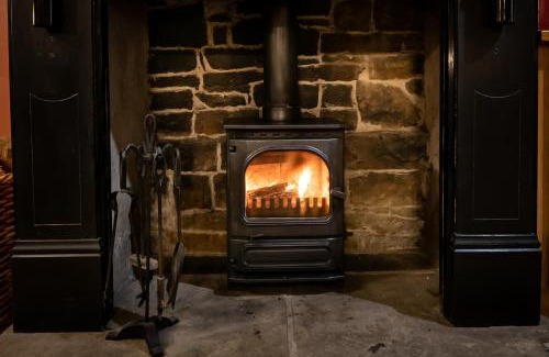 Honley House | Historic Hidden Gem-10mins walk to Holmfirth, Log Burner,Easy Parking