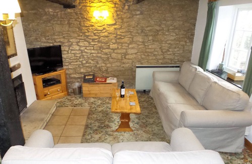 Trowbridge Cottage | Historic Holiday Cottage in Picturesque Village near Bath. Comfortably sleeps 6
