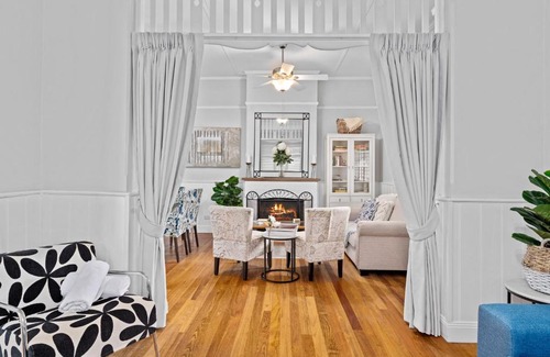 Cessnock House | HISTORIC HOLIDAY HOME / CESSNOCK