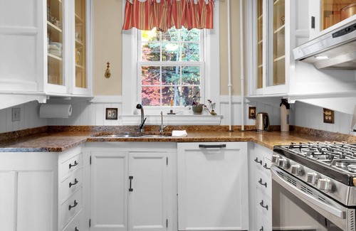 Quechee House | Historic Home on Dewey Pond | The Dewey House