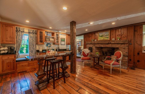 Manchester Center Apartment | Historic Home with Colonial Charm in Manchester