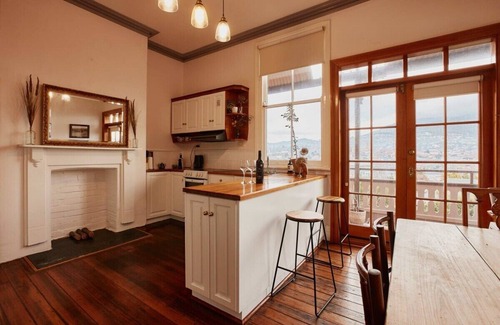 Glebe House | Historic Home with Views. Close to City Sleeps 6