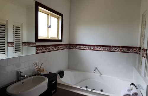 Newmerella Bed & Breakfast | Historic Homestead with amazing views and breakfast