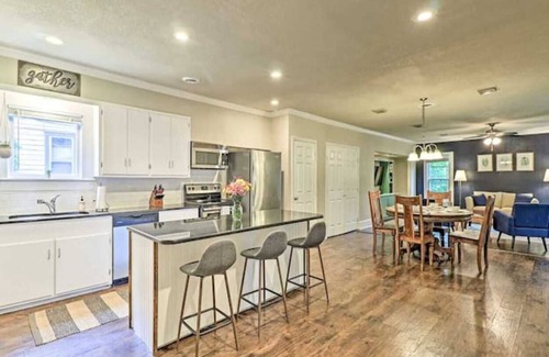 Belton House | Historic House Across From UMHB & 3 Miles to Expo