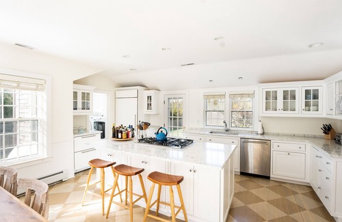 Nantucket Town House | Historic House on Cliff Road