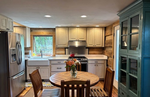 Alpine Northwest House | Historic lake cabin in charming Alpine, WY