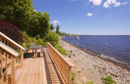 Plattsburgh House | <> Historic Lakefront Home / Walk to Restaurants...