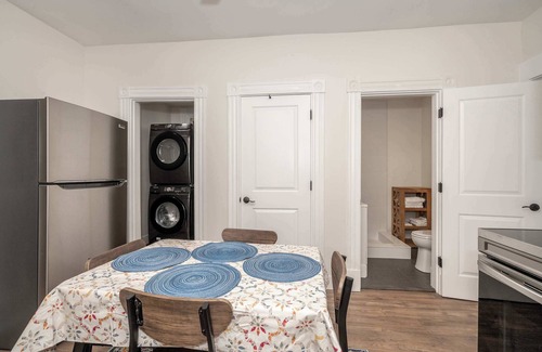 Ludlow House | Historic Ludlow Suites – 2 Apts!