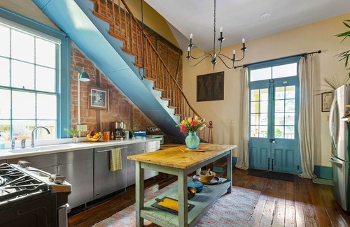 Treme House | ❤️ Historic Luxury Home; King Bed, Heated Pool, Hot Tub, Walk to French Quarter 🏳️‍🌈