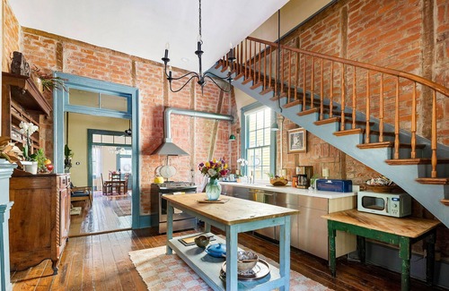 Treme House | ❤️ Historic Luxury Home; King Bed, Heated Pool, Hot Tub, Walk to French Quarter 🏳️‍🌈