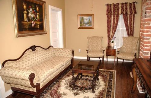 Downtown Historic District Apartment | Historic Luxury Two Bedroom Apartment