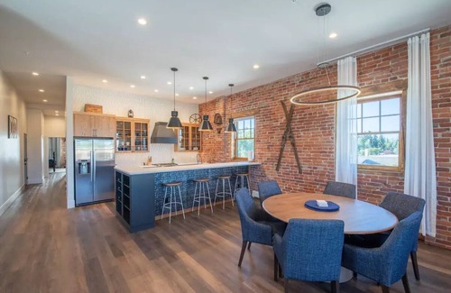 Gunnison Apartment | Historic Main Street Lofts - 3rd floor