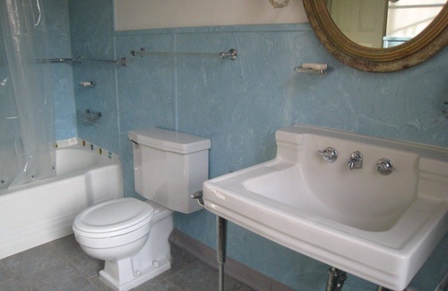 Higganum Bed & Breakfast | Historic Mansion 1841 - The listed price is per Bedroom