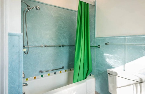 Higganum Bed & Breakfast | Historic Mansion 1841 - The listed price is per Bedroom