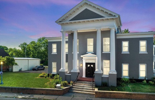 West Central Apartment | Historic Mansion Apt 3 in Downtown - Free Parking!