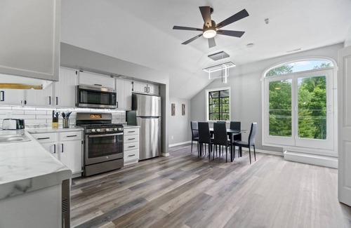 West Central Apartment | Historic Mansion Penthouse Apt w/CityViews