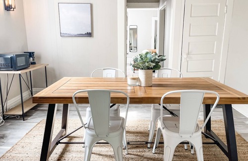 East Midtown Apartment | Historic Midtown Charmer With Tons Of Natural Light, Walk To Everything!