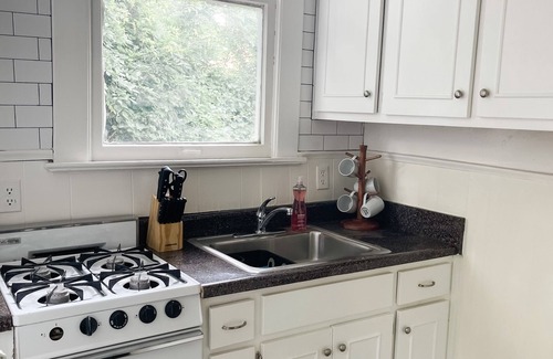 East Midtown Apartment | Historic Midtown Charmer With Tons Of Natural Light, Walk To Everything!