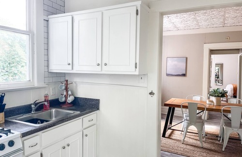 East Midtown Apartment | Historic Midtown Charmer With Tons Of Natural Light, Walk To Everything!
