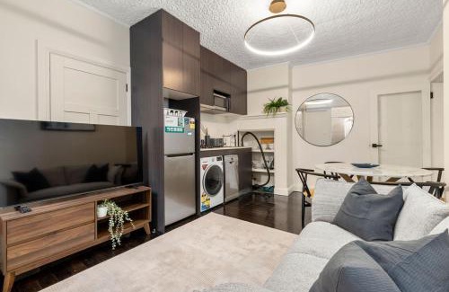 Millers Point Apartment | Historic Millers Point Stay 2BR Near Barangaroo