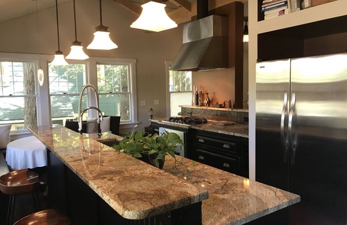 Historic Montford House | Historic Montford Urban Retreat Nestled in the Trees-Only 5 blocks to downtown!