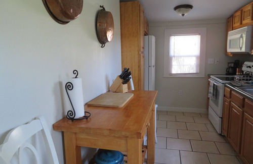 Historic Old Northeast Cottage | Historic Old Northeast! Walk to Water & Downtown! KING BED!