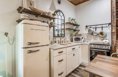 South Pensacola House | Historic P'cola Bungalow! King Bed. Free Parking