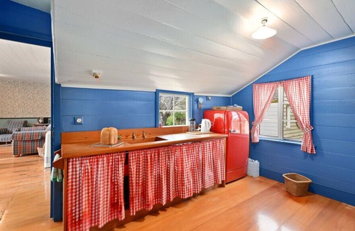 Robinsons Bay Cottage | Historic Pavitt Cottage - Robinsons Bay Holiday Home