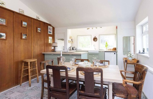 Selsey House | Historic Railway Home - Selsey Seafront