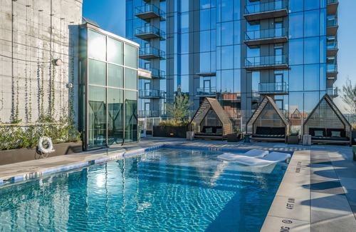 Rainey Street Historic District Condo | Historic Rainey St. condo with skyline views - rooftop pool & gym