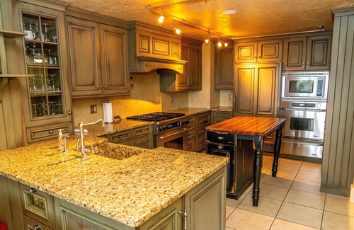 Saint Albans House | Historic Remodeled Private Hilltop Estate - Great for Families/Golf/Corporate