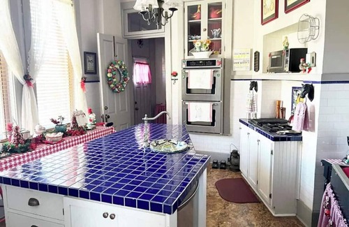 Council Bluffs House | Historic retreat!