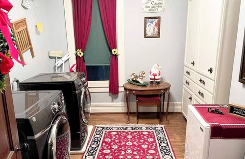 Council Bluffs House | Historic retreat!