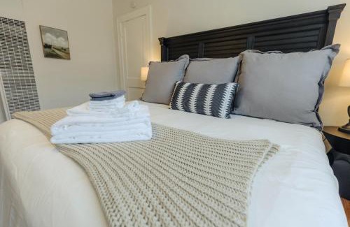 Midtown House | Historic Revival King Bed Midtown Memphis 66 Fast WiFi Free Parking Yes Pets
