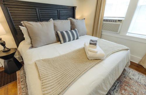 Midtown House | Historic Revival King Bed Midtown Memphis 66 Fast WiFi Free Parking Yes Pets