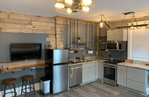 Harrisburg - Hershey Apartment | Historic Riverfront Vintage Gem